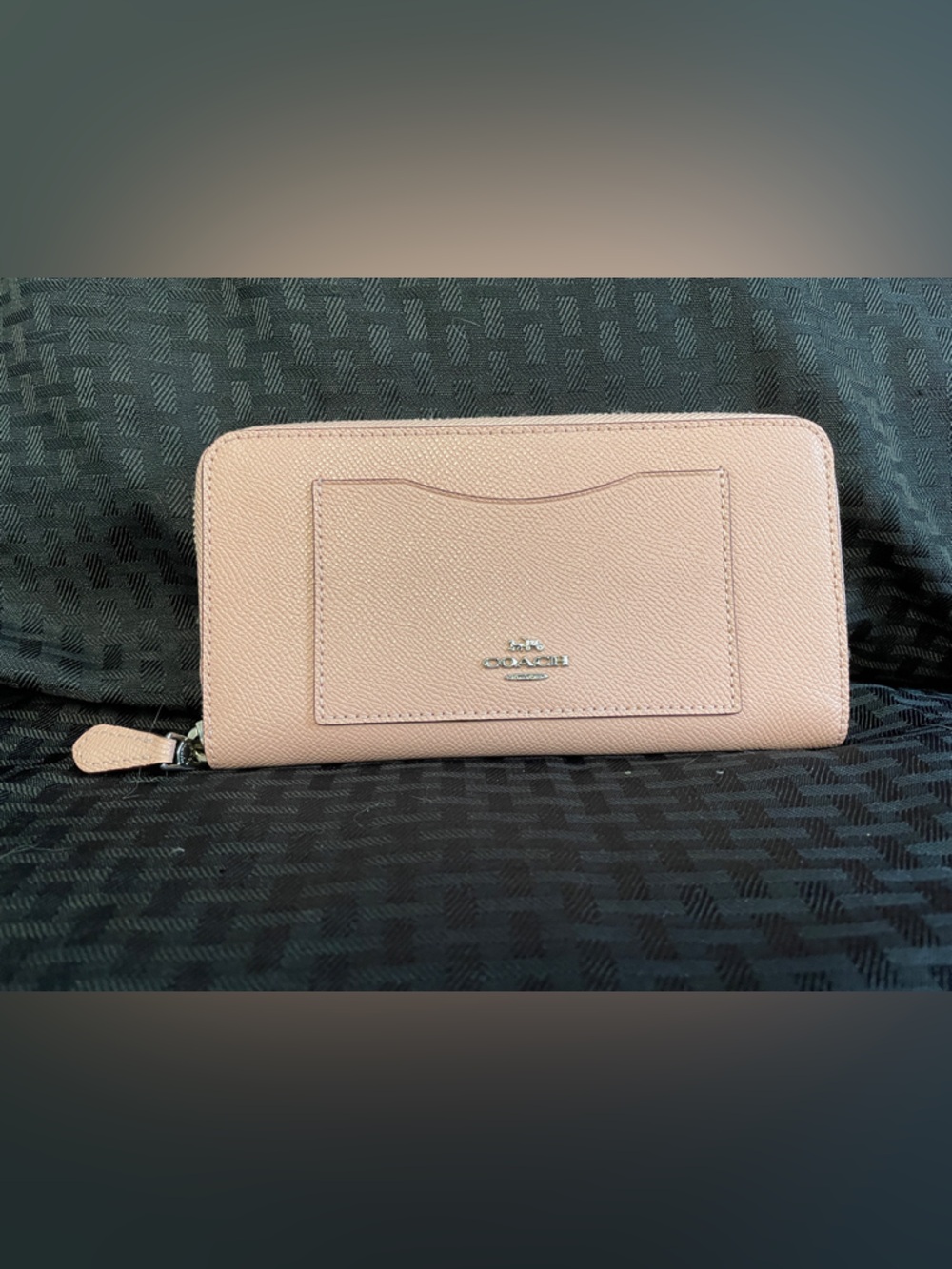 COACH Pink Leather Zip-Around Card Wallet /like new